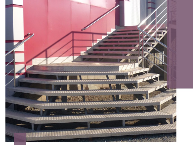 Лестницы для магазина в Партизанске — изготовление и монтаж